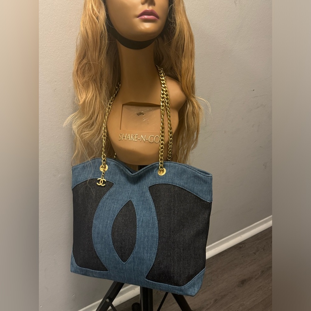 Stylish Denim and Black Shoulder Bag with Gold Chain